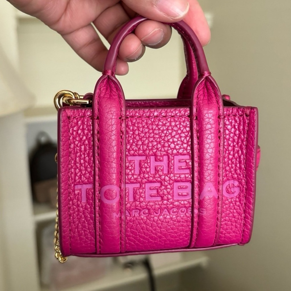 Marc Jacob’s The nano Tote Bag charm